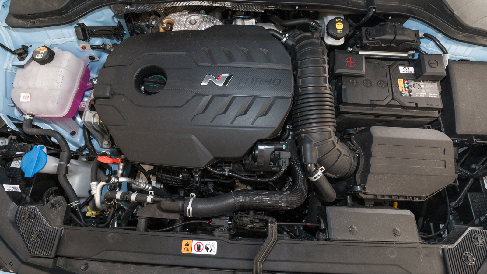 O 2λίτρος turbo κινητήρας αποδίδει κανονικά 280 ίππους, όμως με το πάτημα ενός κουμπιού ανεβαίνει για 20 δλ στους 290 